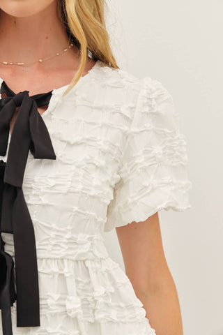 BUBBLE BABYDOLL BLOUSE WITH TEXTURED FABRIC AND CONTRAST BOW