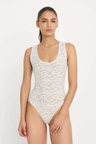 Good American | Stretch Lace Scoop Tank Bodysuit in Chalk