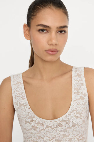 Good American | Stretch Lace Scoop Tank Bodysuit in Chalk