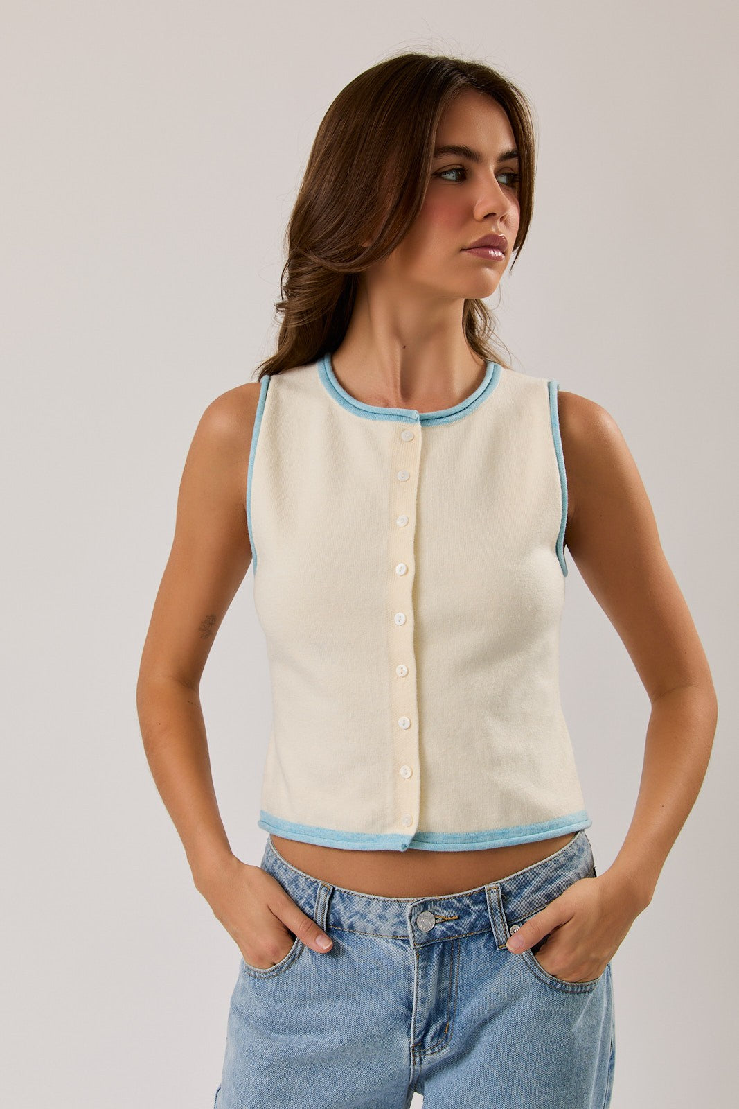 Contrast Edge Detail Round Neck Sweater Top in Cream with Lt Blue