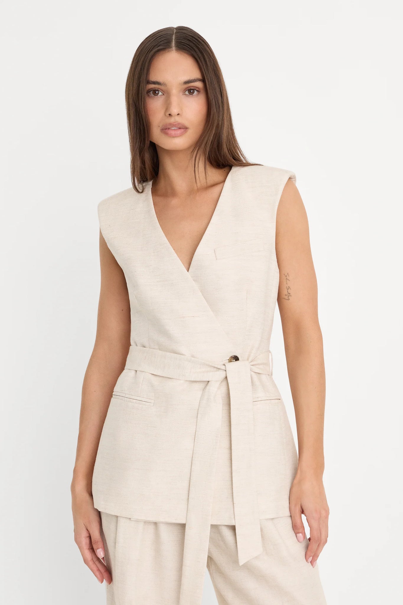 Good American | Linen Sleeveless Belted Vest