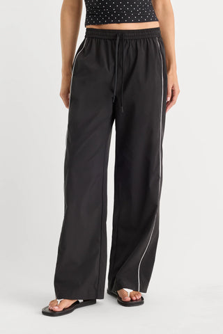 Good American | The Sport Pant in Black