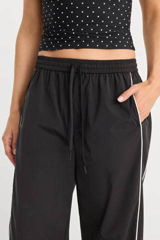 Good American | The Sport Pant in Black
