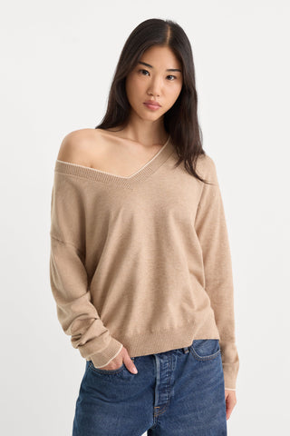 Good American | The Cozy V Neck Sweater in Dune Mist