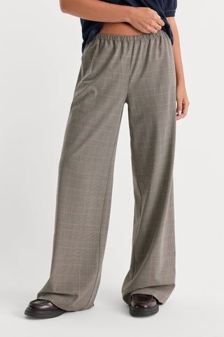 Good American | The Pull on Trouser in Mini Plaid