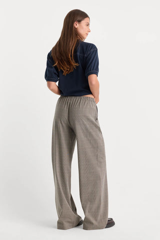Good American | The Pull on Trouser in Mini Plaid