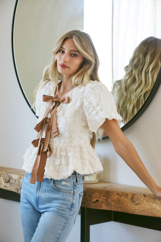 BUBBLE BABYDOLL BLOUSE WITH TEXTURED FABRIC AND CONTRAST BOW