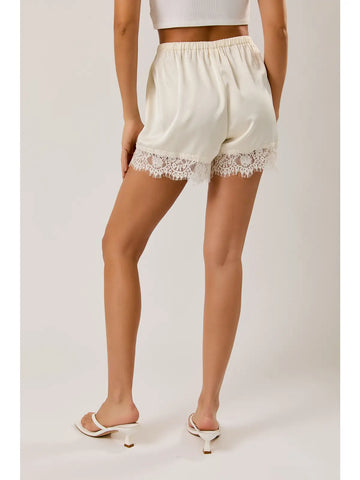 Elastic Waist Mid Rise Lace Trim Shorts