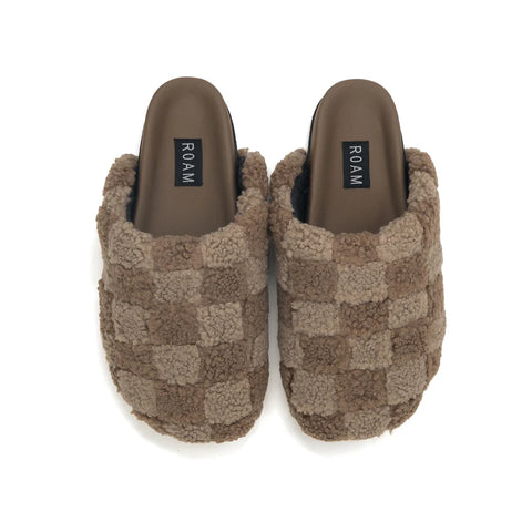 files/Fuzzy-Checkered-Clog-Beige-Taupe-Top_900x_ef030204-99ff-47e0-8d4e-42ecce99b44b.webp