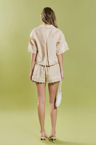 EF | Wavy Embroidered Shorts in Beige
