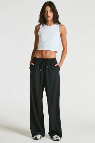 Essential Pant in Black