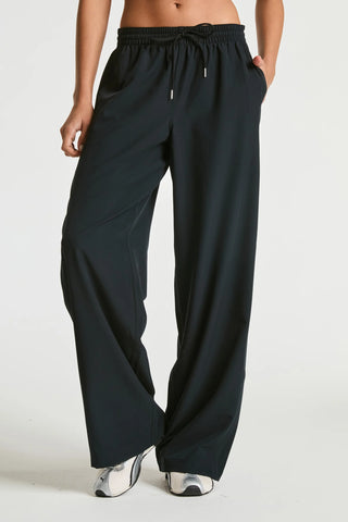 Essential Pant in Black