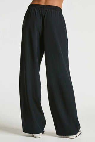 Essential Pant in Black
