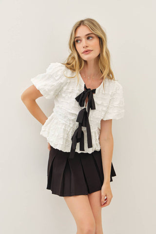 BUBBLE BABYDOLL BLOUSE WITH TEXTURED FABRIC AND CONTRAST BOW