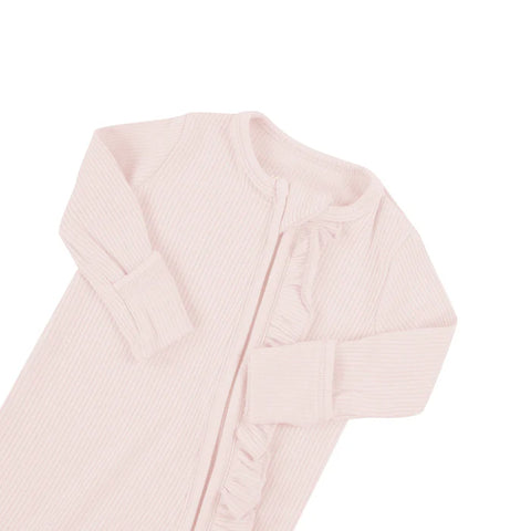 files/kyte-baby-ribbed-ruffle-zipper-footie-ribbed-ruffle-zipper-footie-in-blush-32765221896303_700x_15e57795-39ed-4965-98f9-47fce207241b.webp